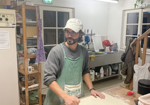 Un ptit coup de main à la copine L'ambullangère